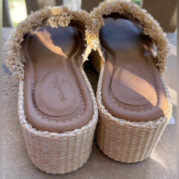 Universal Thread Sandals - Picture 6 of 9